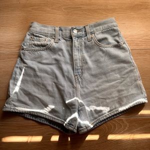 Levi’s high loose shorts!